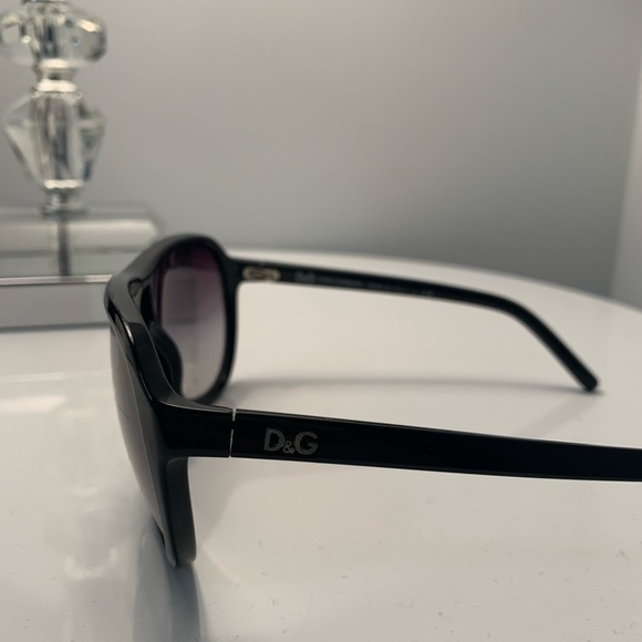 Dolce and Gabbana sunglasses - Picture 3 of 7